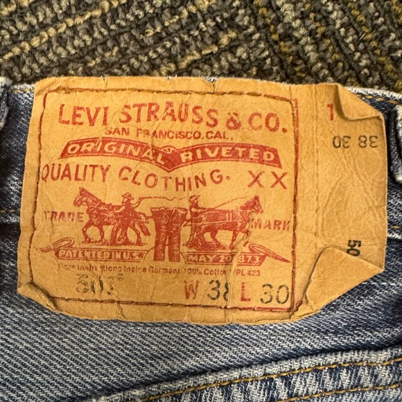 Levi Strauss & Co 501 Original Fit Button Fly Jeans Distressed Mens Size‎ 38x30 - Picture 8 of 13